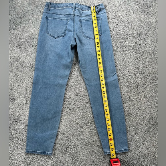 Forever 21 Light Blue Wash Skinny Jeans - Picture 4 of 4